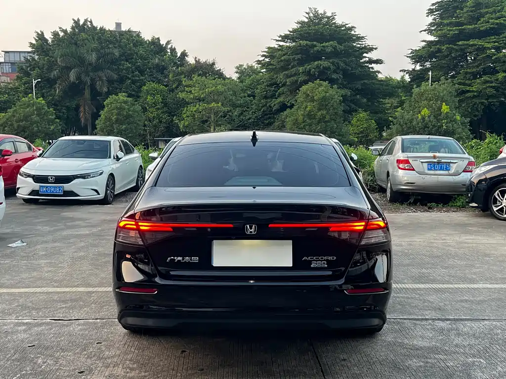 Honda Accord — миниатюра 8