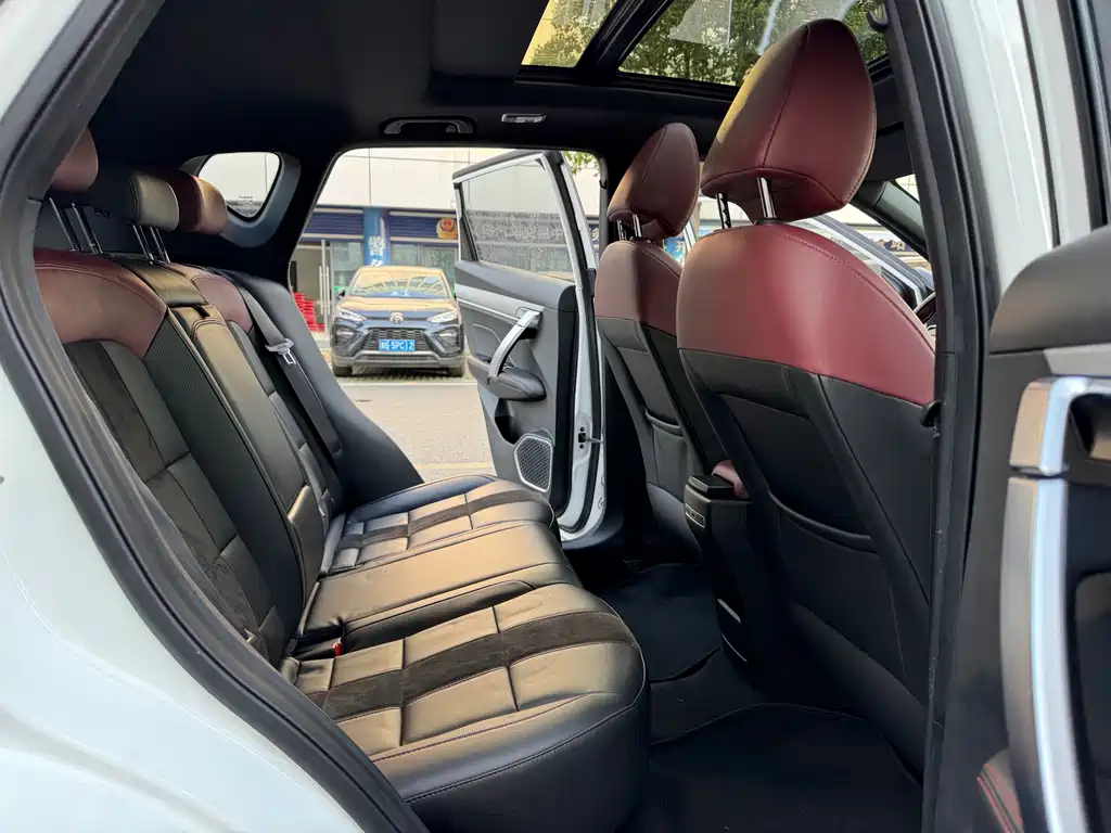 Geely Binyue — миниатюра 12