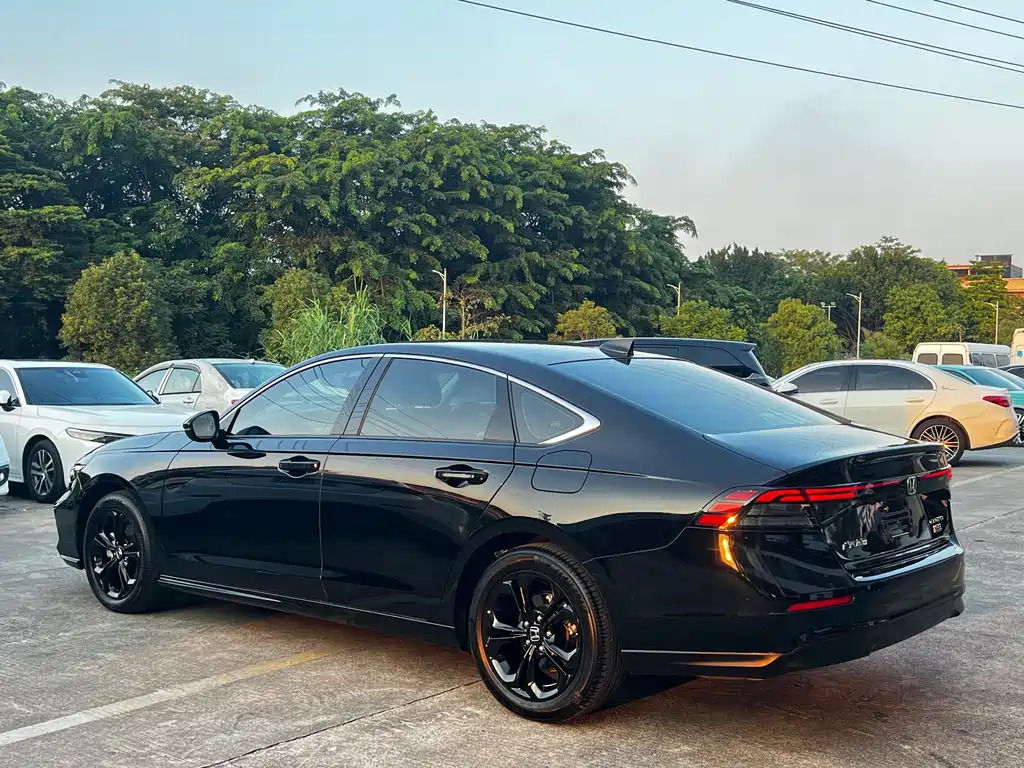 Honda Accord — миниатюра 9