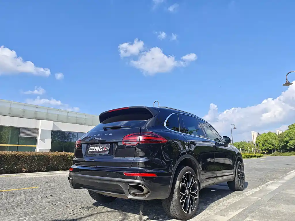 Porsche Cayenne — миниатюра 12