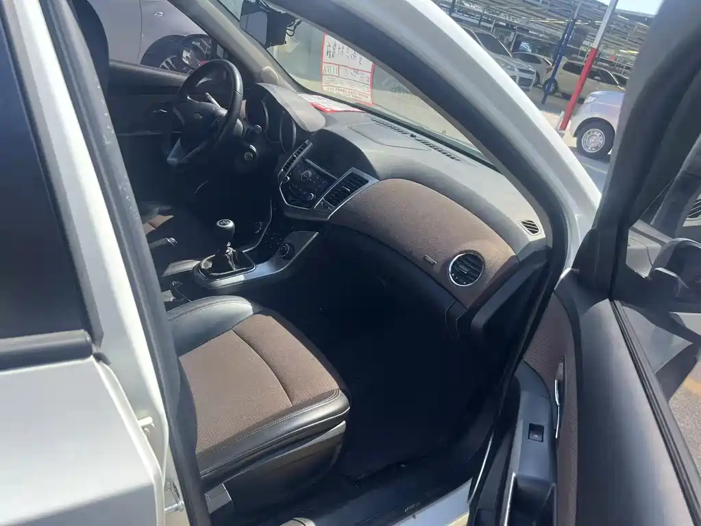 Chevrolet Cruze 2013 1.6L MT Luxury