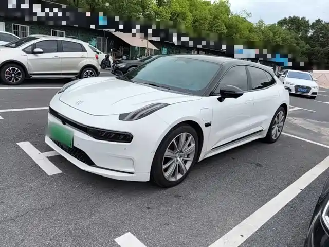 2022 Zeekr 001