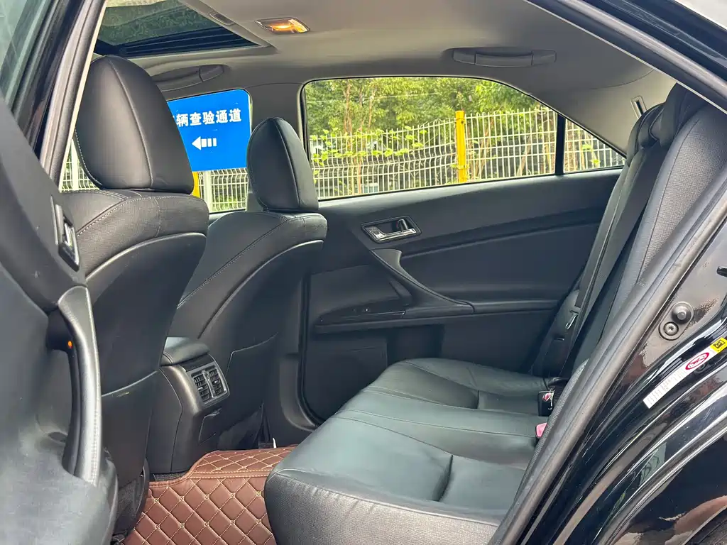 Toyota Reiz — миниатюра 8