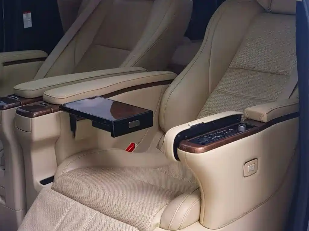 Toyota Alphard — миниатюра 7
