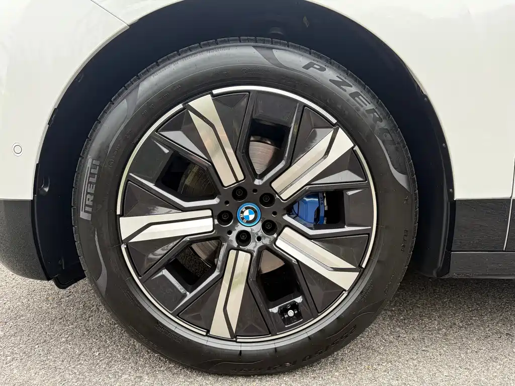 BMW iX 2023 xDrive40