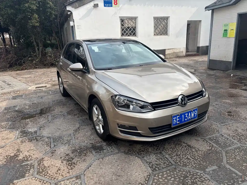 VOLKSWAGEN GOLF