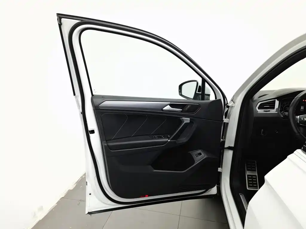 Volkswagen Tiguan — миниатюра 8