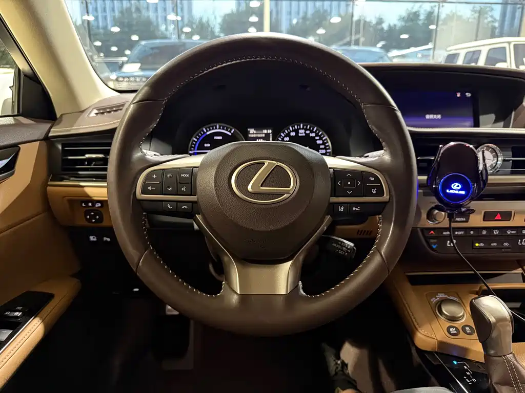 Lexus ES — миниатюра 16