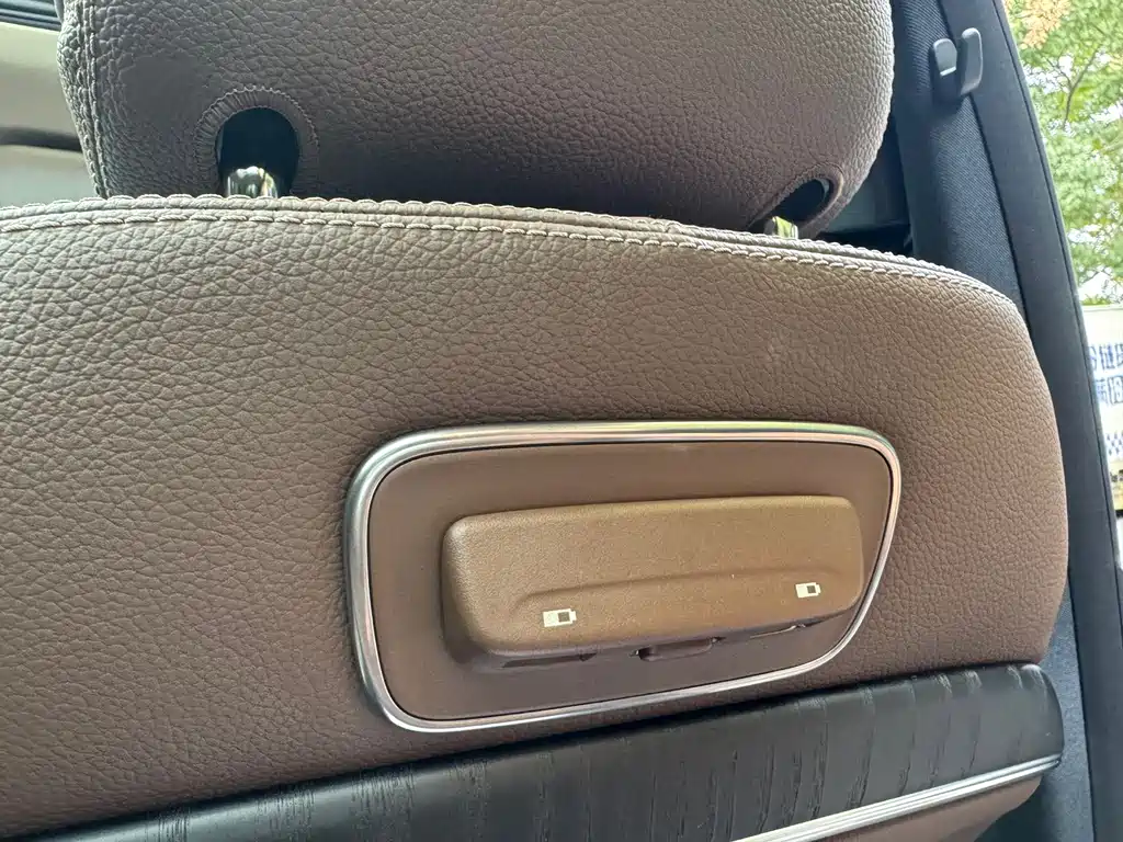 Mercedes-Benz E-Class — миниатюра 13