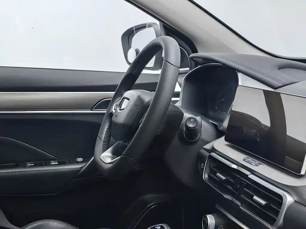 Geely Binyue — миниатюра 22