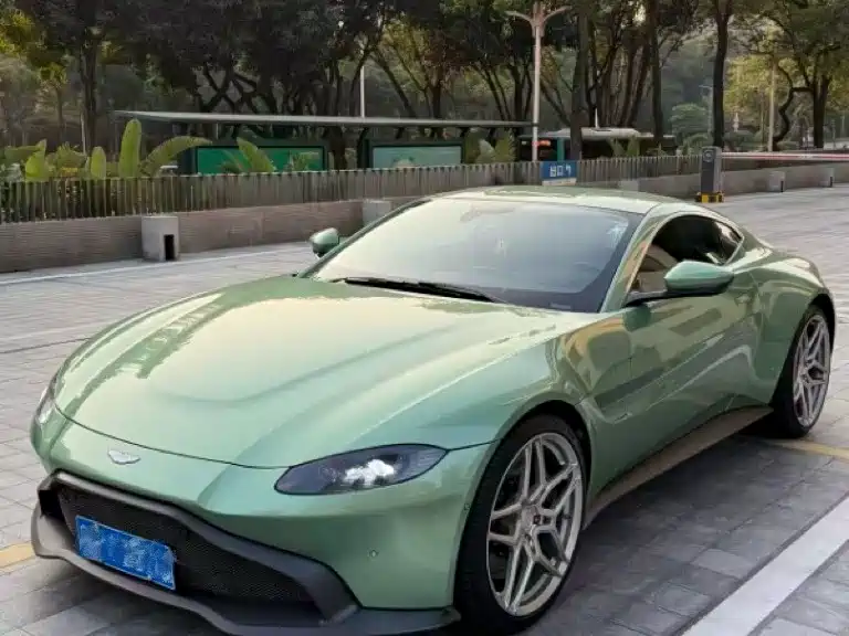 Aston Martin V8 Vantage 2019