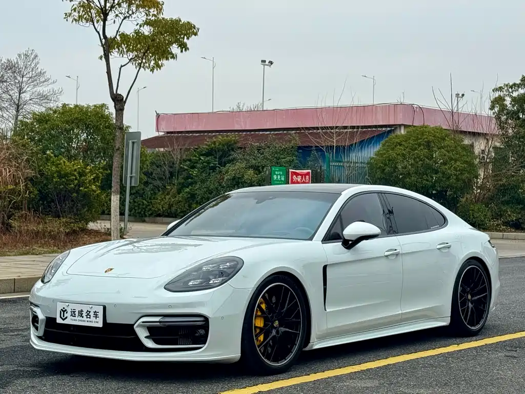 PORSCHE PANAMERA