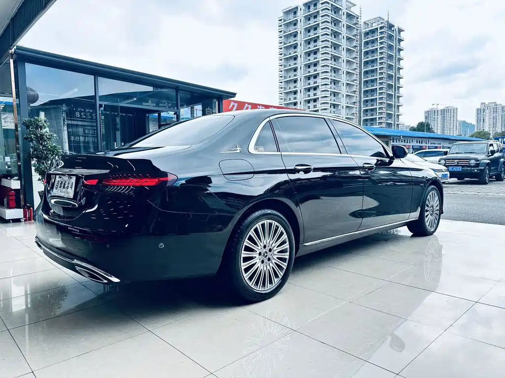 Mercedes-Benz E-Class — миниатюра 9