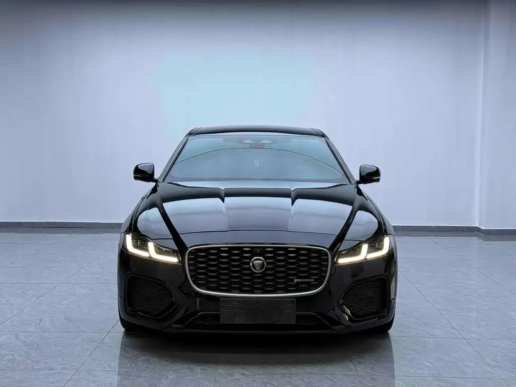 Jaguar XFL 2022 XFL 2.0T P300 Flagship Sport