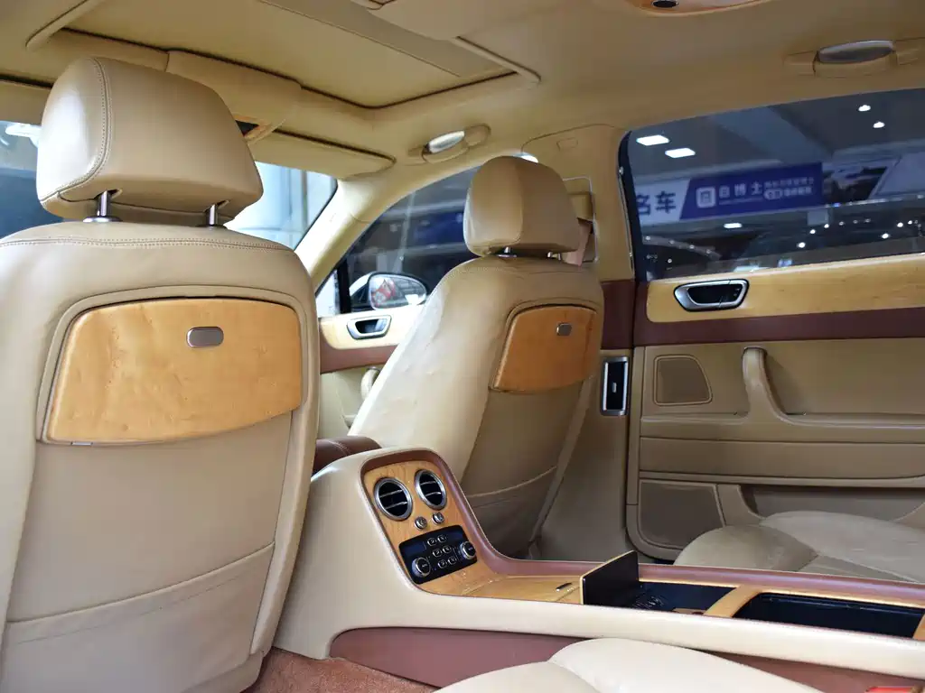 Bentley Flying Spur — миниатюра 8