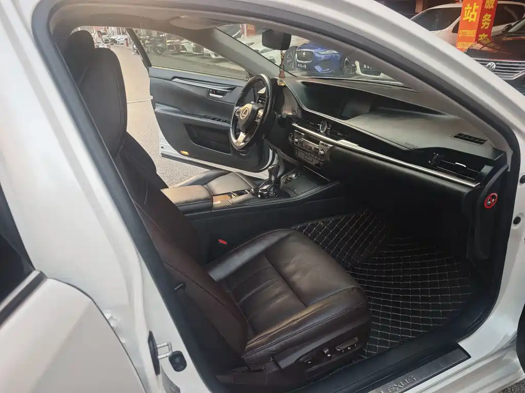 Lexus ES — миниатюра 10