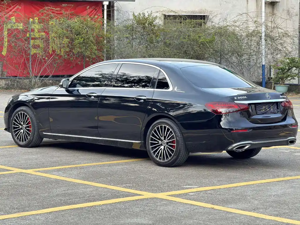 Mercedes-Benz E-Class — миниатюра 7