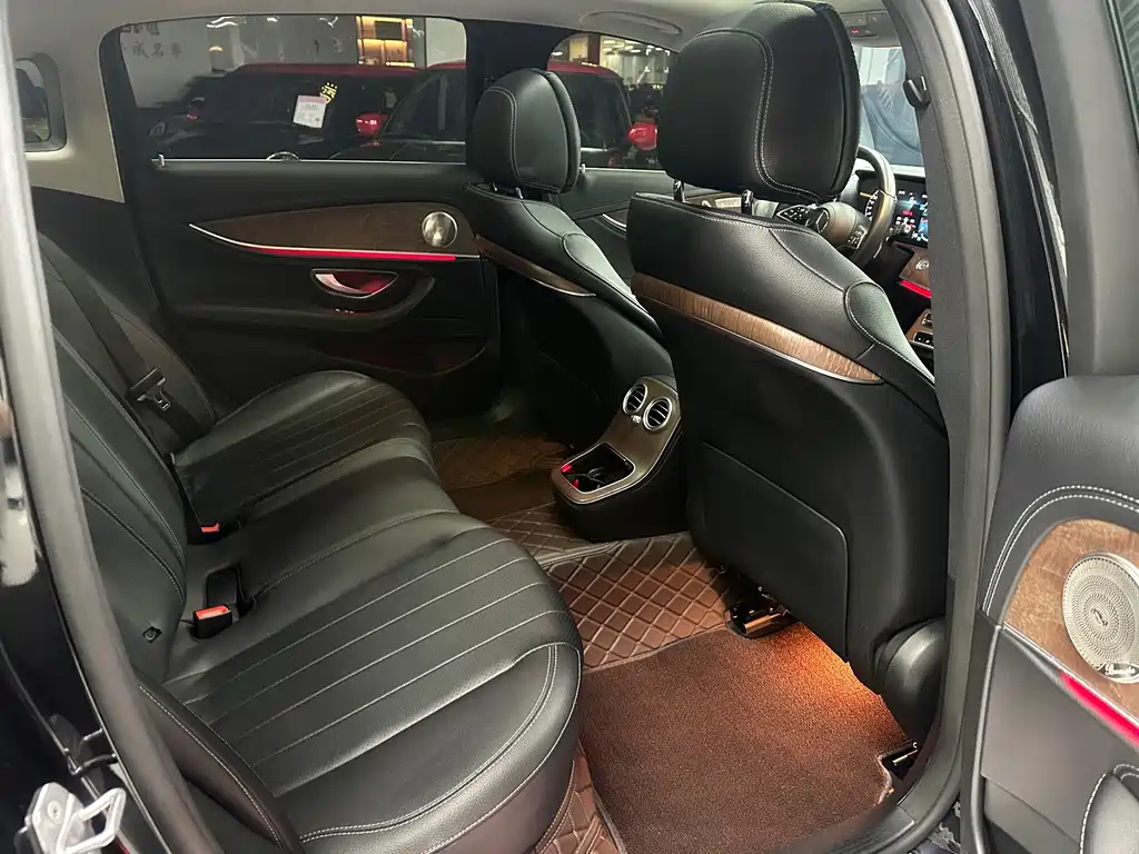Mercedes-Benz E-Class — миниатюра 7