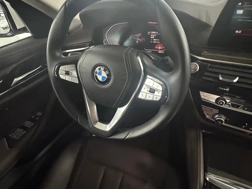 BMW 5 Series — миниатюра 9