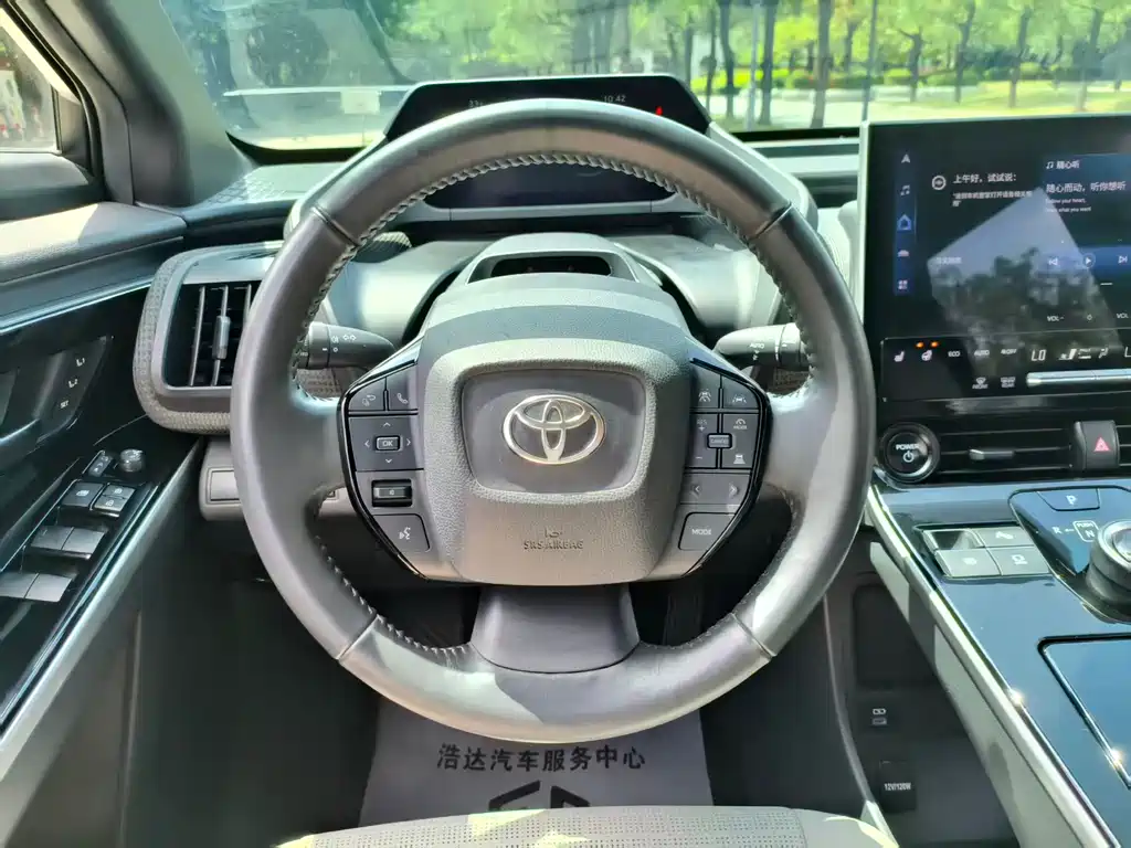 Toyota bZ4X — миниатюра 4
