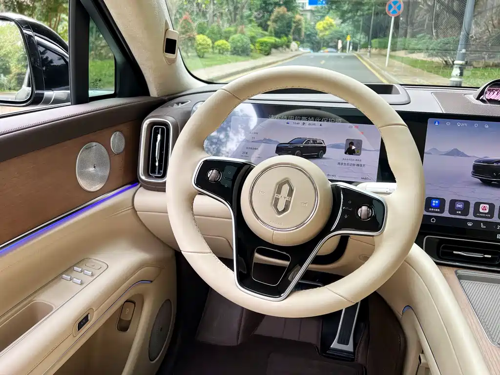 AITO ASK THE WORLD M9