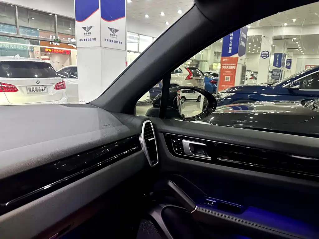 Porsche Cayenne — миниатюра 8