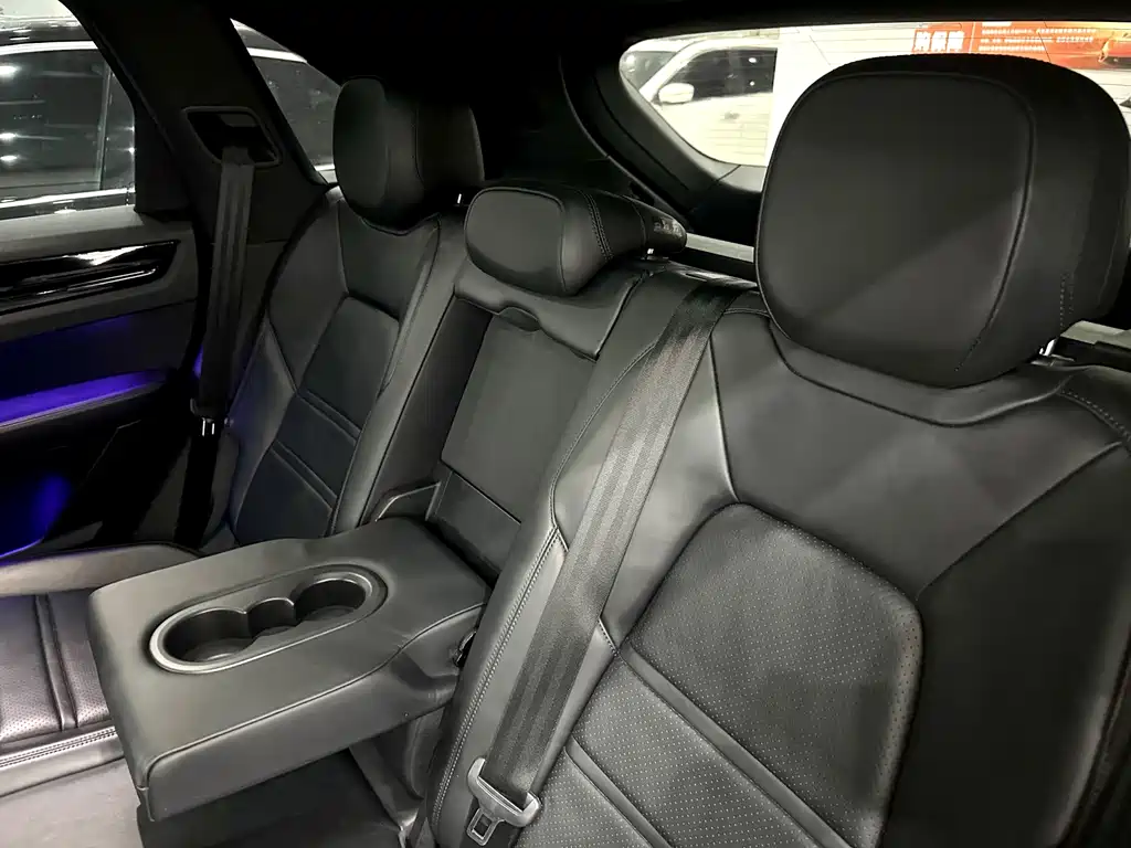Porsche Cayenne — миниатюра 26
