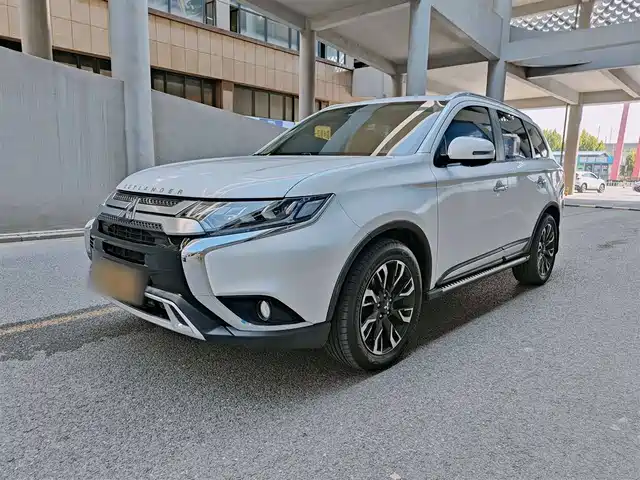MITSUBISHI OUTLANDER 2020