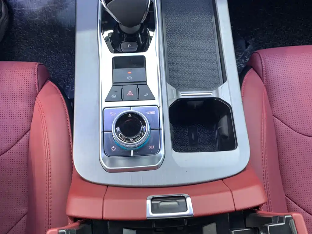 JETOUR X70 PLUS 2023 1.5T DCT PRO 5 мест