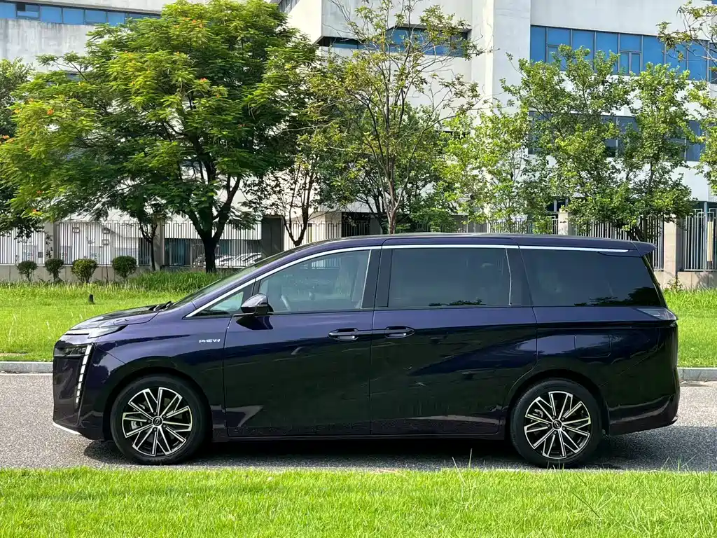 GAC Motor Trumpchi E8 PHEV — миниатюра 4