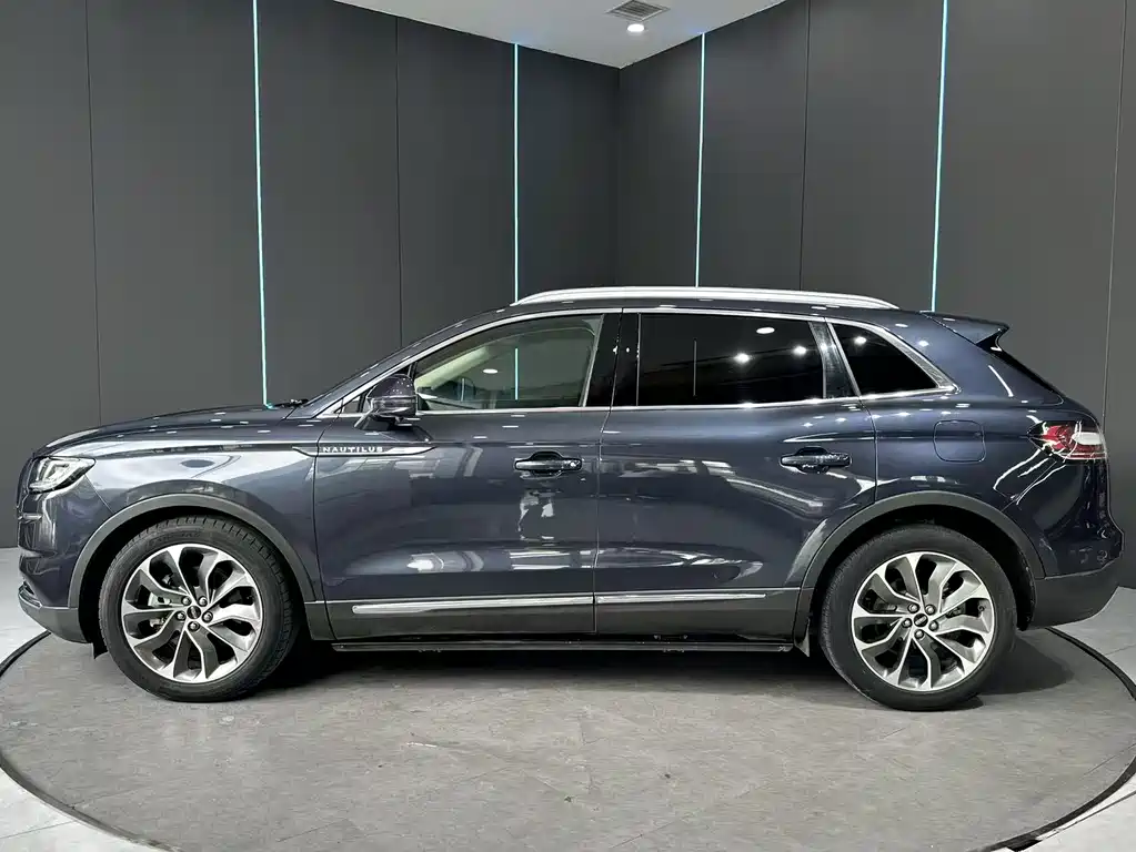 Lincoln Nautilus 2021 2.0T Premium