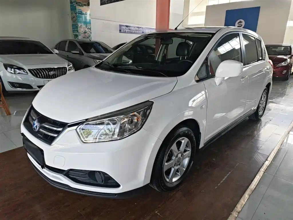 Venucia R50 2015