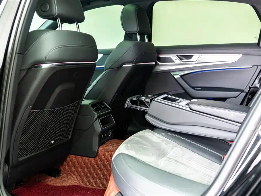 Audi A6L 2023 40 TFSI Luxury