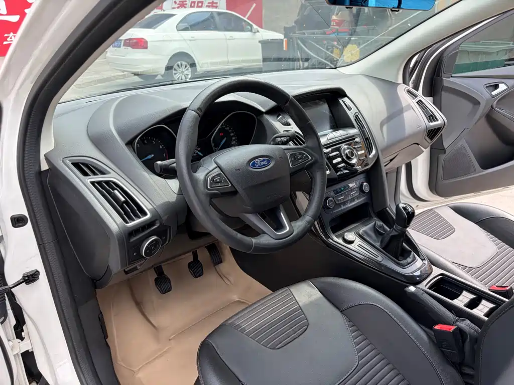 Ford Focus 2017 1.6L MT