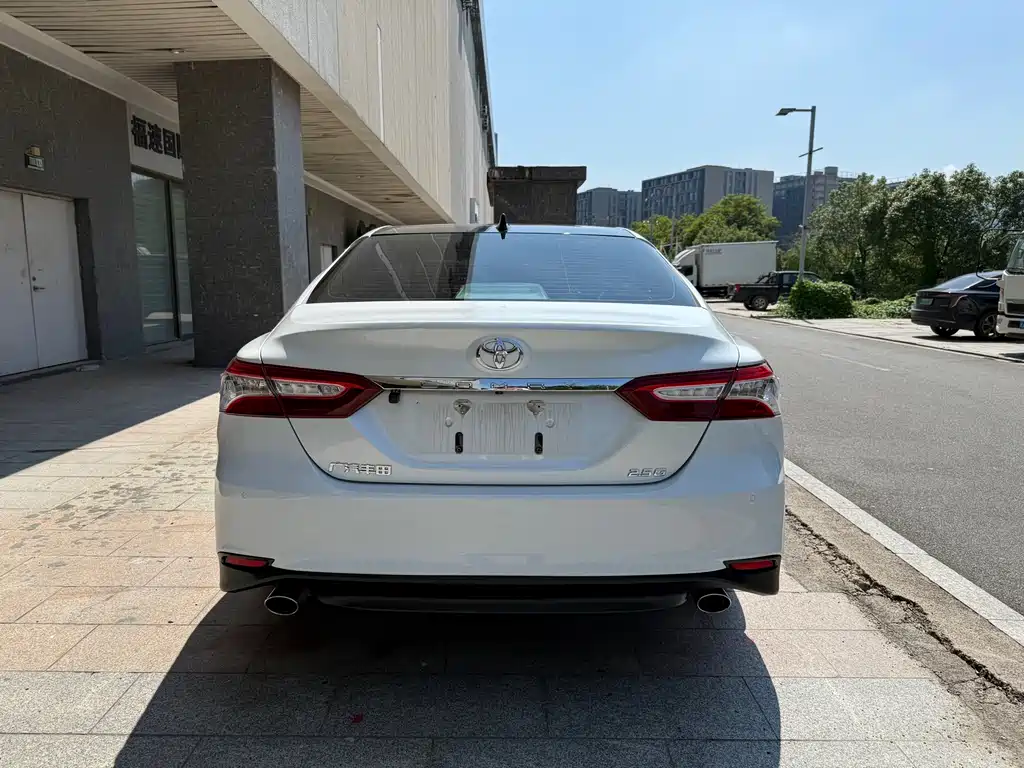 Toyota Camry — миниатюра 7