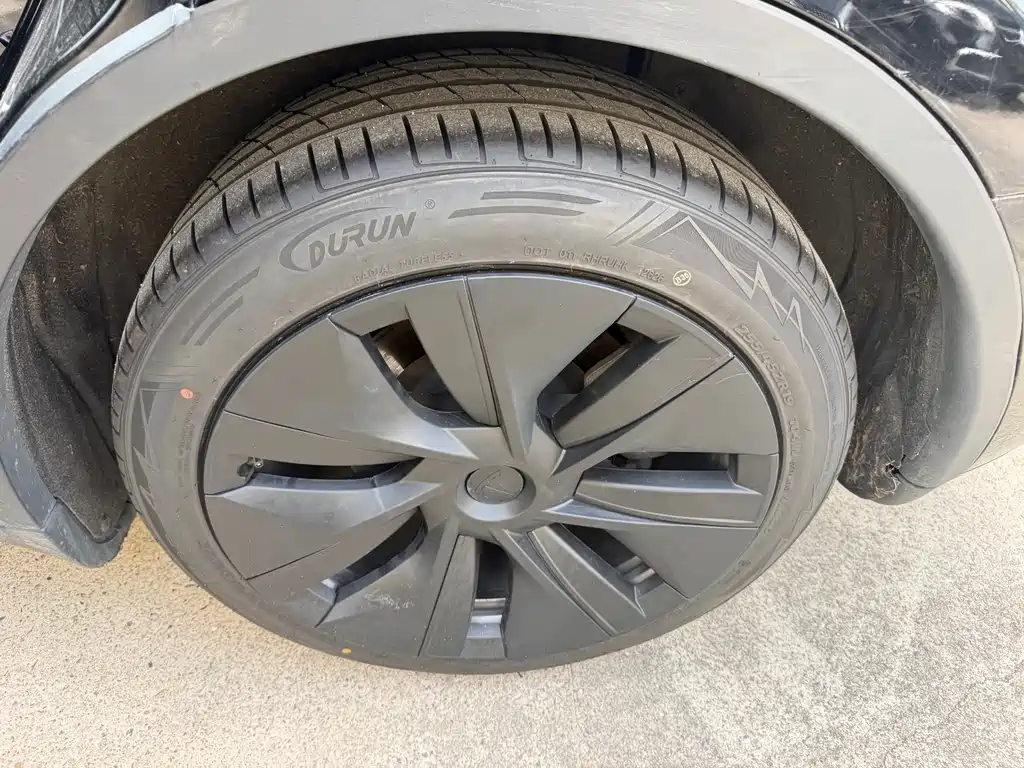 Tesla Model Y — миниатюра 14