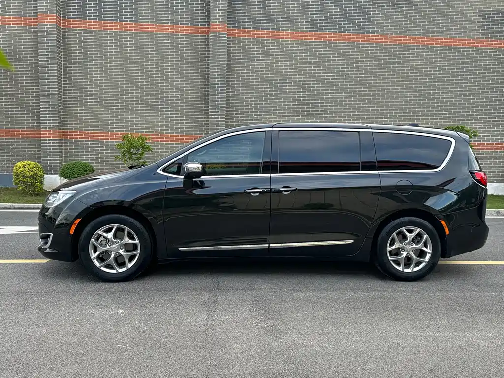 Chrysler Grand Voyager 2017 3.6L Premium