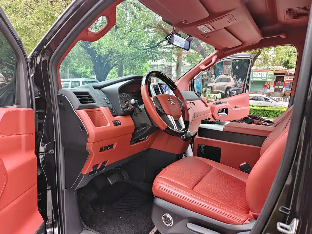 Toyota Hiace — миниатюра 5