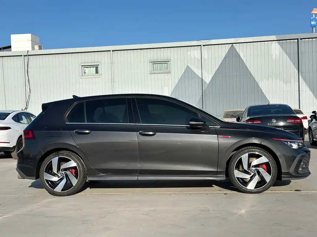 VOLKSWAGEN GOLF GTI