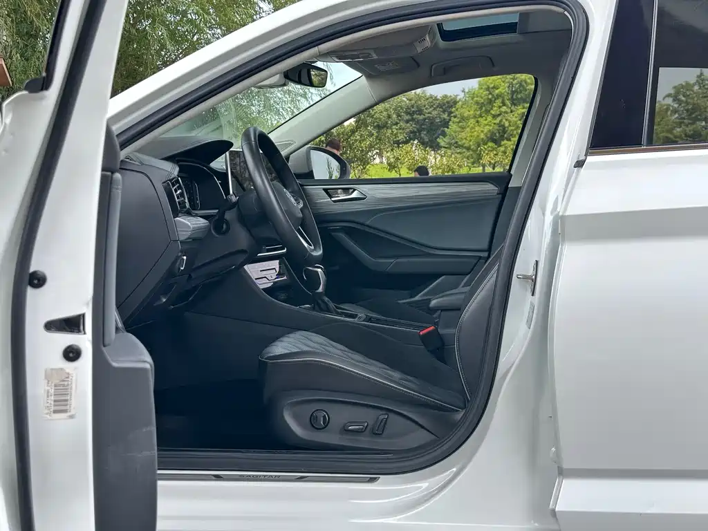 Volkswagen Sagitar 2023 300TSI DSG