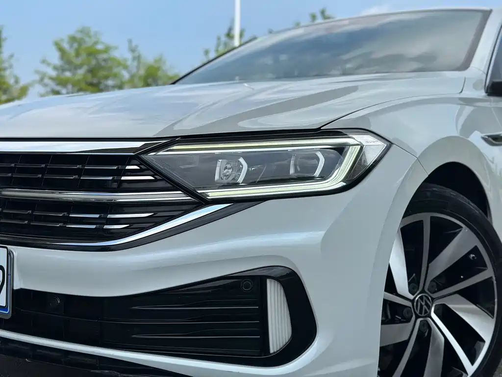 Volkswagen Sagitar 2023 300TSI DSG