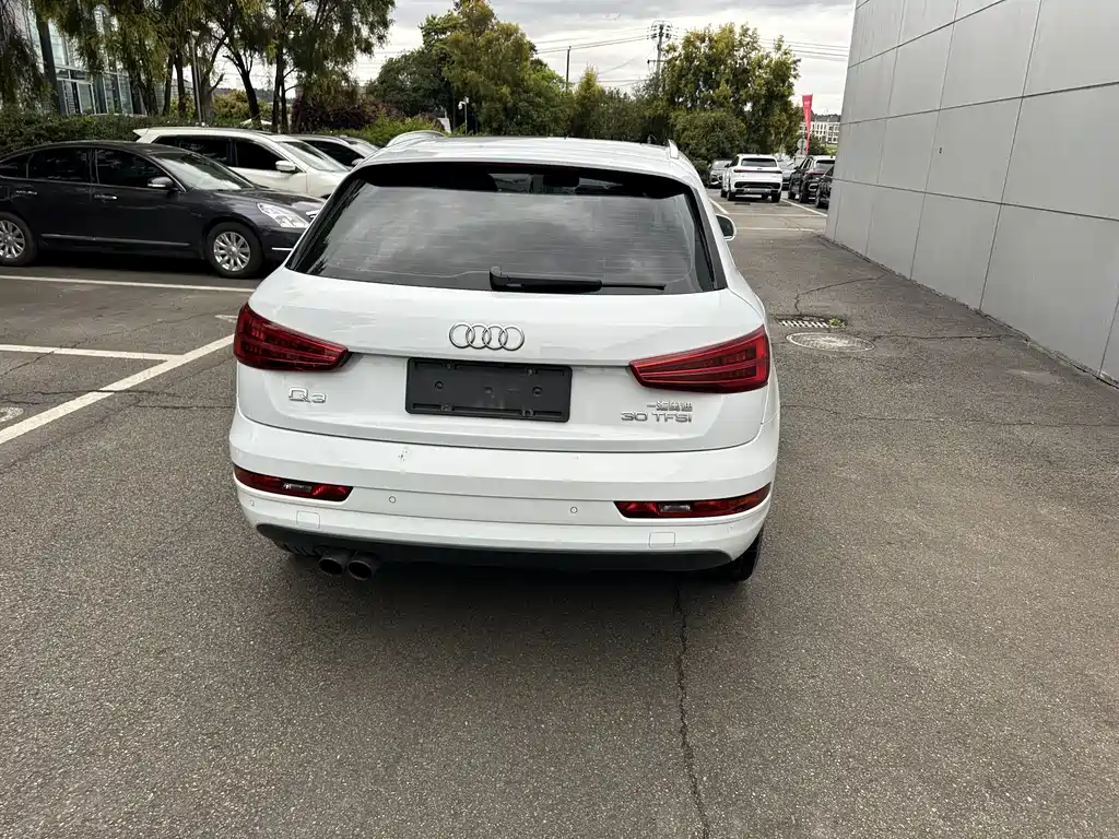 Audi Q3 - фото 7