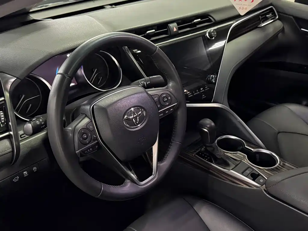 Toyota Camry 2019 2.0G Luxury V