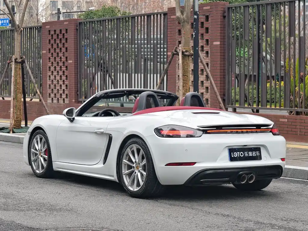 PORSCHE 718
