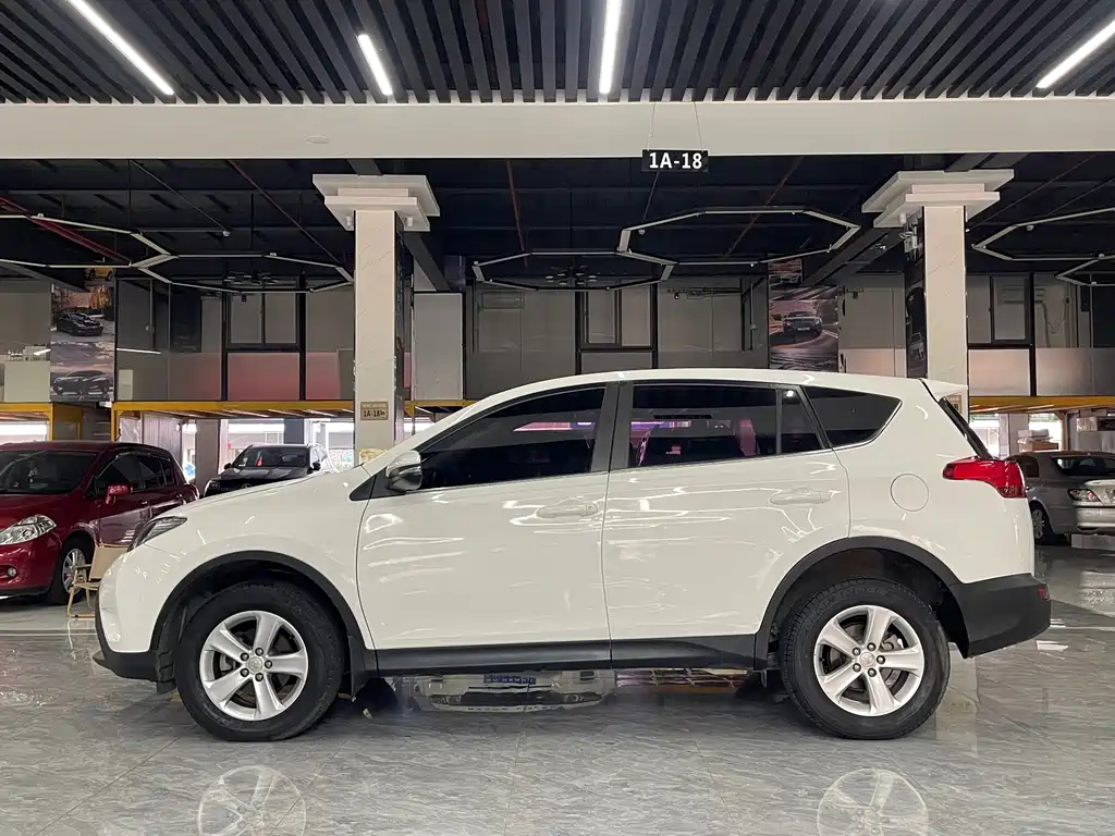 Toyota RAV4 — миниатюра 4