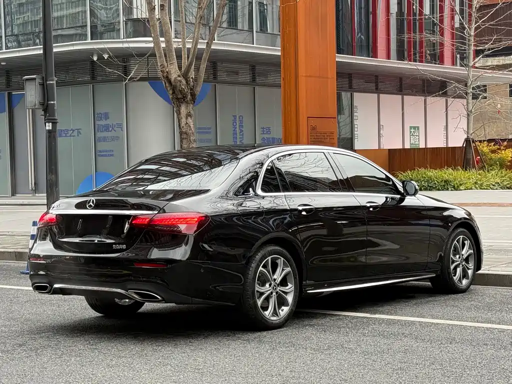 MERCEDES-BENZ E CLASS