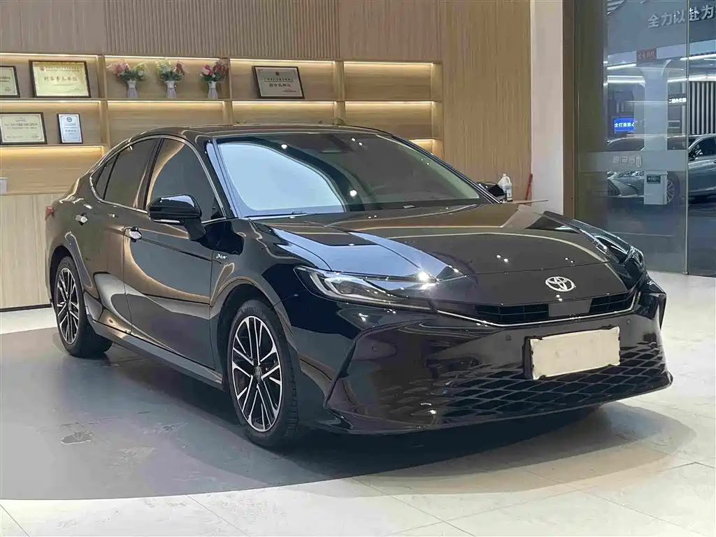 Toyota Camry — миниатюра 3