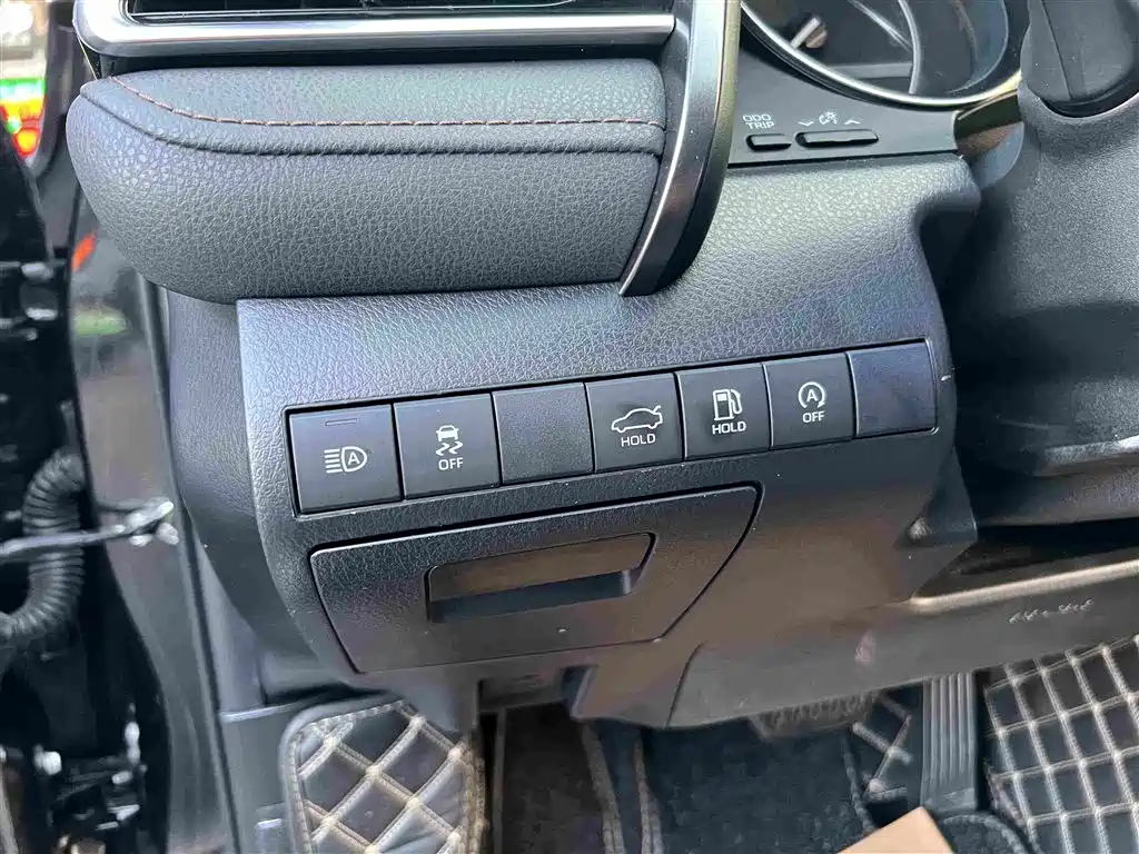 Toyota Camry — миниатюра 10