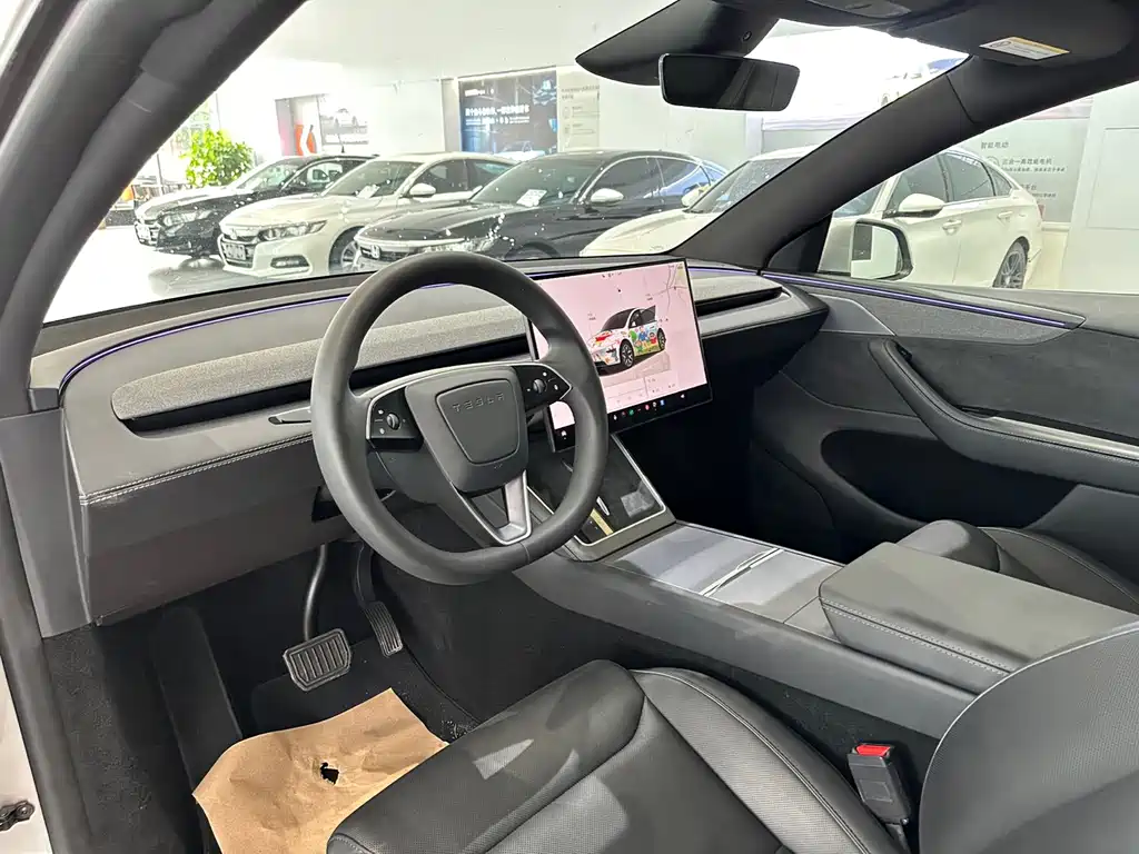 Tesla Model Y L — миниатюра 5