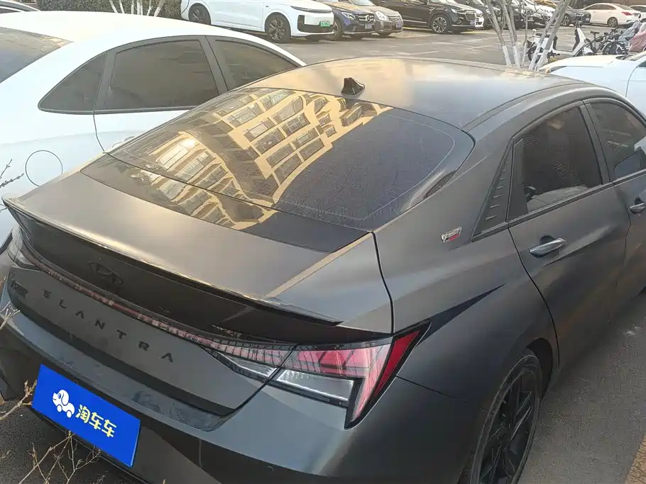 HYUNDAI ELANTRA